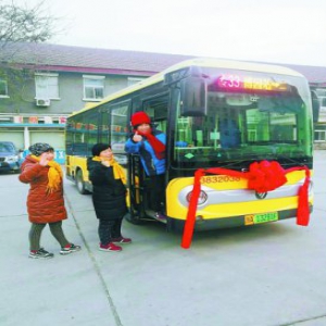 扩宽道路升级设施 居民起大早体验“专属直通车”