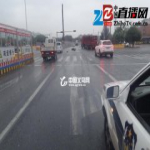 义乌一大货车与电动车相撞 骑车男子被拖十几米