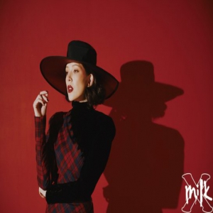 许玮甯十月封面大片 摩登气场诠释美丽无罪