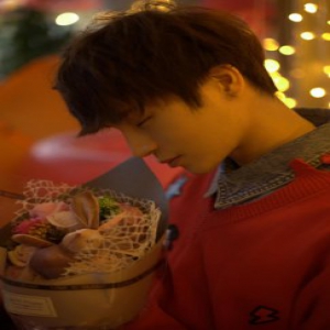 陈奕天荣获世界华人明星榜样全能艺人金奖发博同贺