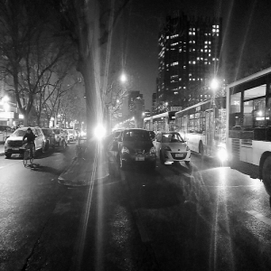 乱停堵路 占用盲道 路侧停车问题 拷问人们素质