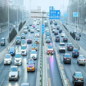 首条＂快速路潮汐车道＂开通 位于莲石路 17