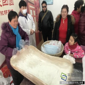 北京长辛店回迁村民吃元宵话友情