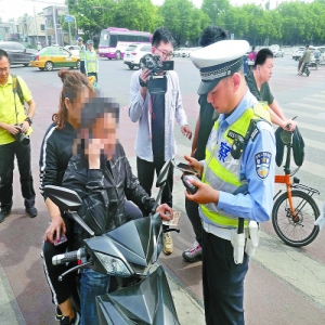 无标超标电动车上路 每次都罚