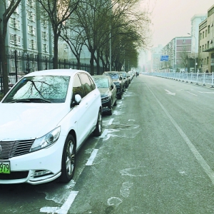道路停车新规实施半月 百姓最关注停车三个问题