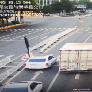 撞交通信号灯后弃车逃逸 醉驾司机被和平交警查获