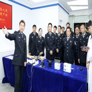 赵克志在北京调研并慰问基层民警时强调