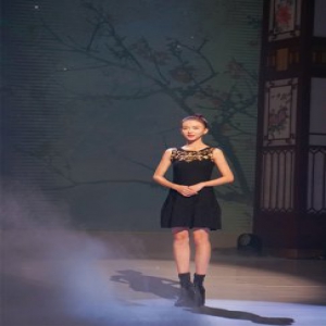 吴谨言人气爆棚 媒体称“亲和力十足”