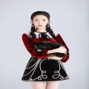 孙嘉琪初冬写真大片曝光 红丝绒双马尾演绎俏皮少女