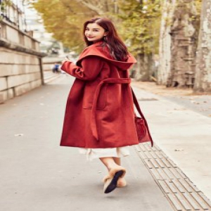 晶女郎张虹一玩直播 和网友分享时尚心得