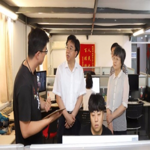 张砚平一行到河青网调研