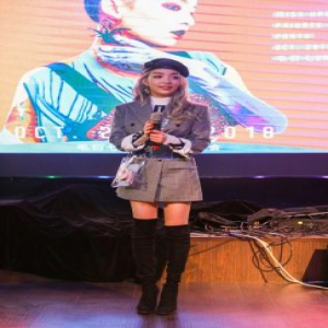 毛衍七VaVa私属生日会 现场激动落泪感谢粉丝陪伴