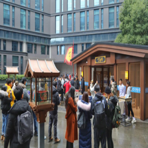 “丁茶馆”火热开张，请猪场员工喝好茶