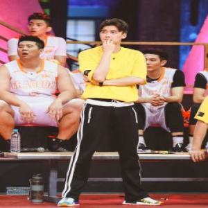 李易峰《这就是灌篮》与队员暖心互动 助力龙骑士强势归来