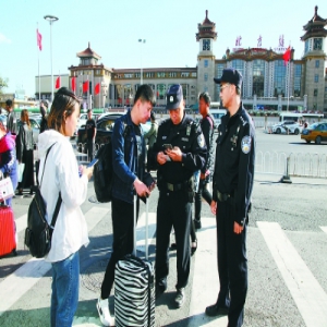 高速公路十一流量或破纪录 主收费站设小客车专道