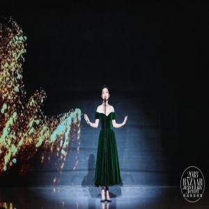 张天出席极品珠宝夜宴 灵魂妙嗓点亮全场