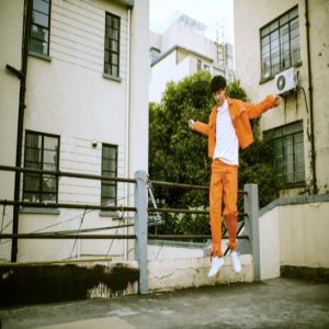 魏天浩利落工装写真 个性复古感吸睛