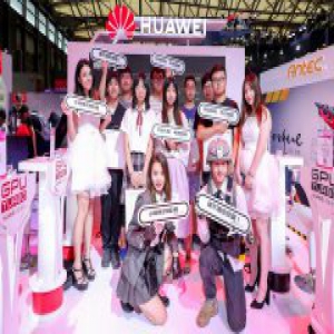 在ChinaJoy现场参与电竞比赛是什么体验？来华为P20展区你就知道了！