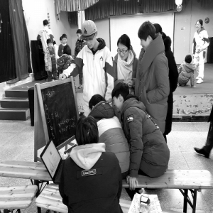 白衣天使与太阳村孩子共度春节 兑现十三年前约定