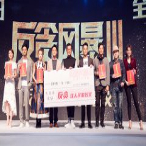 李昕岳《反贪风暴3》首映礼双面出击 亲绘油画送黄百鸣力挺票房