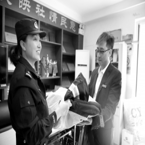 女片儿警参评“最美警察”:社区居民觉得我美就是美