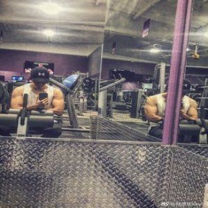 陆思宇健身打卡被赞超级棒 手臂肌肉成效果模板