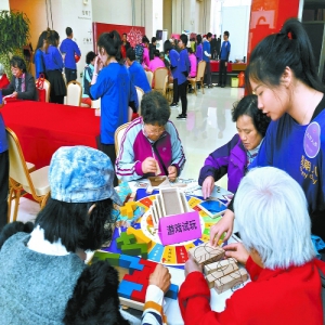 中国妇女儿童博物馆变成老人“游乐