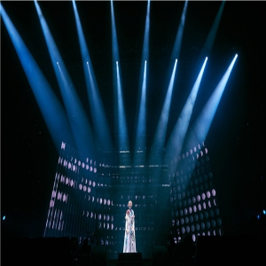 周笔畅巡演唱跳被赞高能魅惑造型