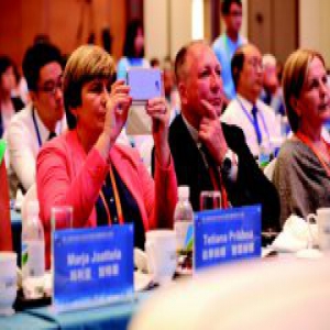 创新高地正崛起:全球百余名院士来青岛考察签约率超40%