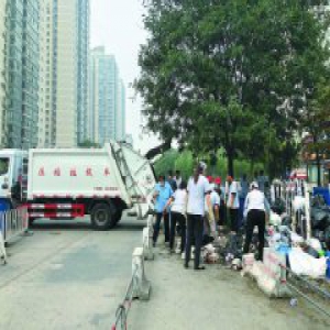 开辟绿色通道 天通苑连夜清运垃圾441吨