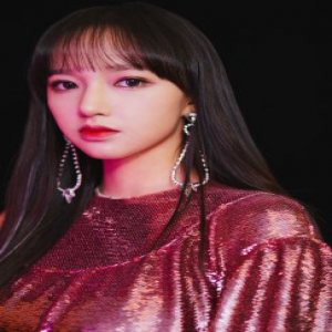 程潇闪耀亮相COSMO盛典 荣膺奖项肯定笃定前行