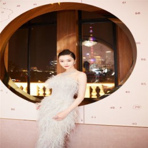 演员宋轶迎生日 新剧将播倍受期待