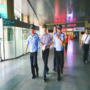 男子恶意逃票400余次被刑拘