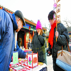 “小灯张”传人来到民俗博物馆献艺