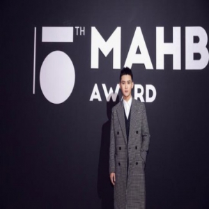 熊梓淇出席年度先生盛典 荣获年度综艺人物帅气领奖