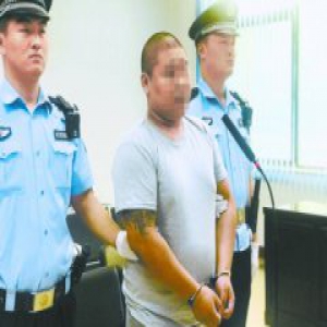 20岁小伙替朋友出头行凶 竟不知为何打人