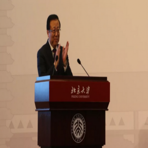 北大学生给哈佛校长提了什么难题？