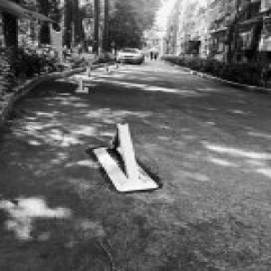 太任性！翠微路2号院地锁想安哪儿就安哪