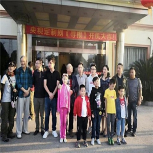 央视定制剧《寻根》无锡开机 李苑祯首演厨师大徒