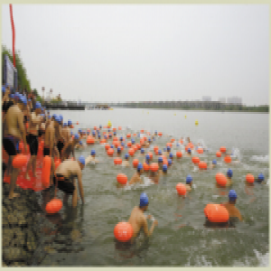 “全城热练” 千人横渡滹沱河