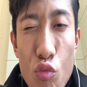 一对活宝！张一山为杨紫庆生画风清奇 但是生日礼物哪去了？