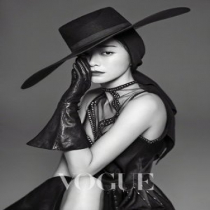 秦岚登台湾版VOGUE封面 摩登复古秀美腿