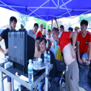 曾扬执导的《神高考》杀青 演员为公益认真拍摄