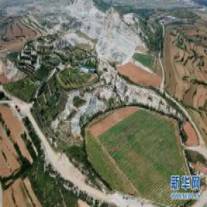 河北滦县：“白茬山”复披“绿衣裳”