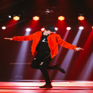 《下一站传奇》陈伟霆联手胡海泉“说服”邓紫棋 皮系boy酷我音乐强力圈粉