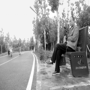 座椅能充电 凉水河公园的“黑科技”亮了