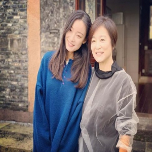 倪妮追星林青霞 女神的女神同框打破次元壁太养眼了