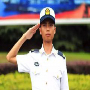 终于见到了救她的海军小伙，但这五万酬金他坚决不要！