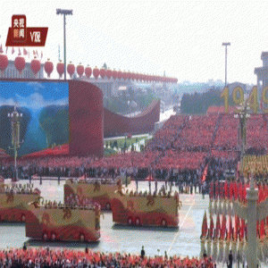 大气磅礴 振奋人心！10万名群众游行配经典乐曲《红旗颂》MV来了