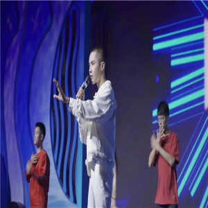 李昃佑精彩嗨唱《你的男孩》燃全场激情